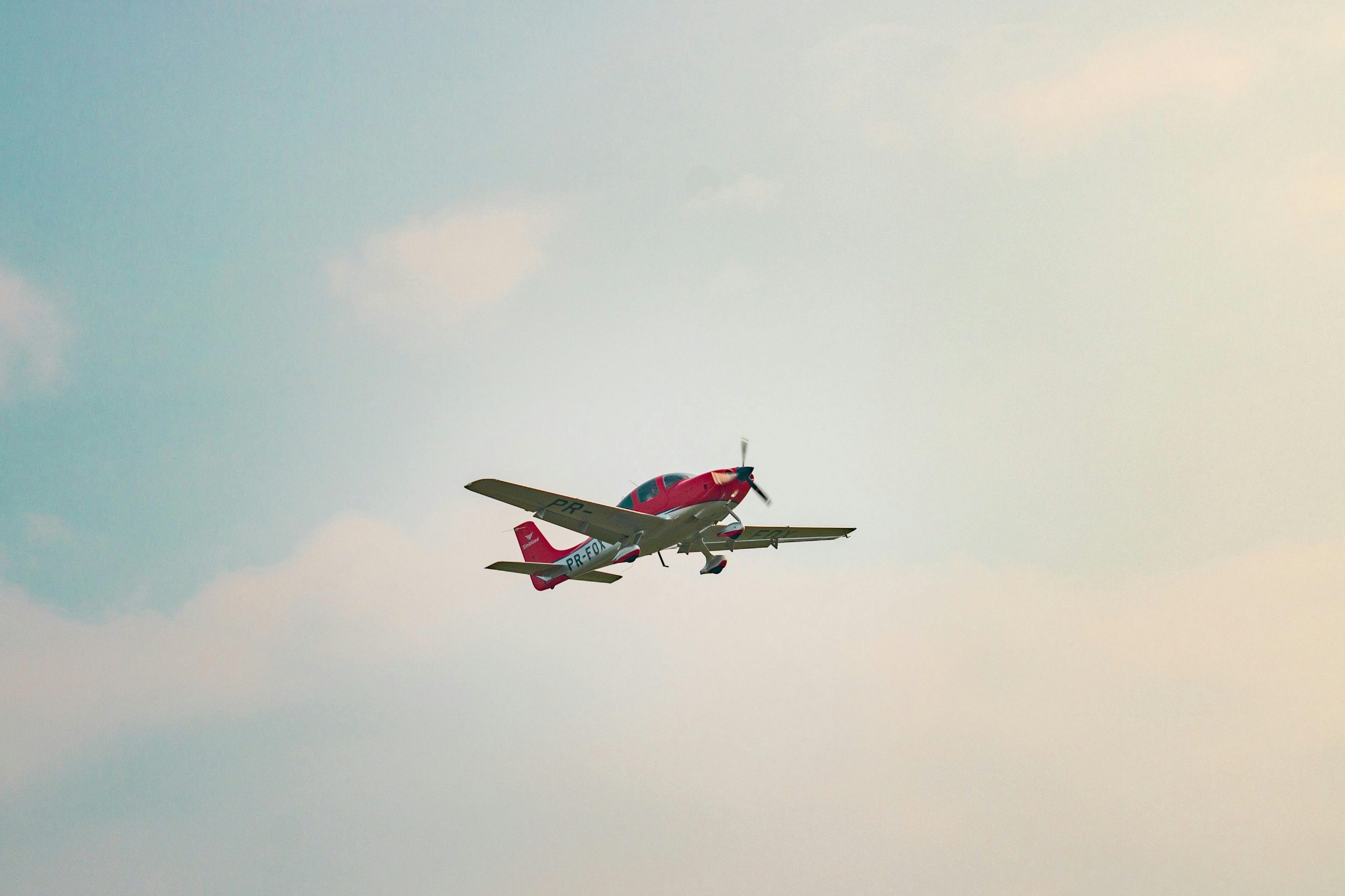 Flying Cirrus SR22 Plane